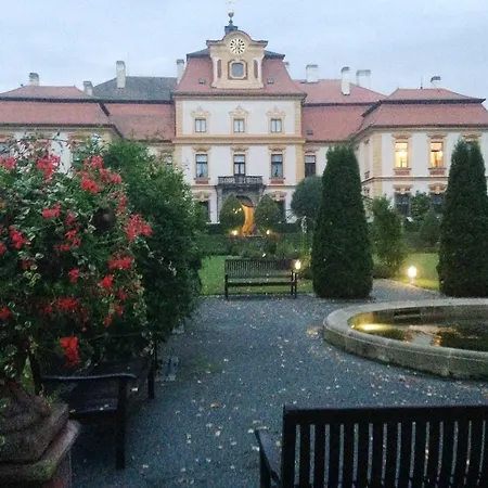 Zamek Jemniste Apartment