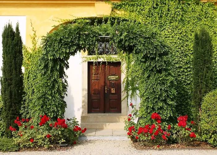 Апартаменты Zamek Jemniste *